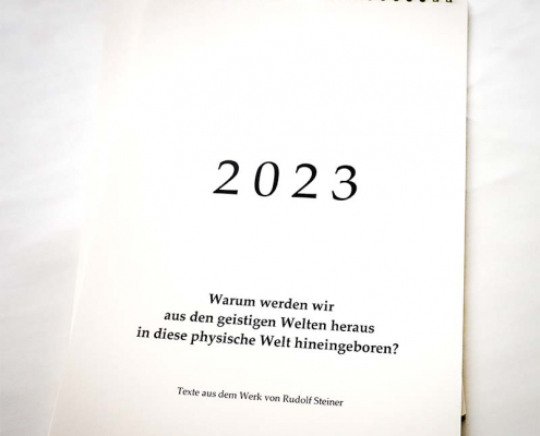 Kalender 2023 - Warum werden wir aus den geistigen Welten heraus in diese physische Welt hineingeboren?